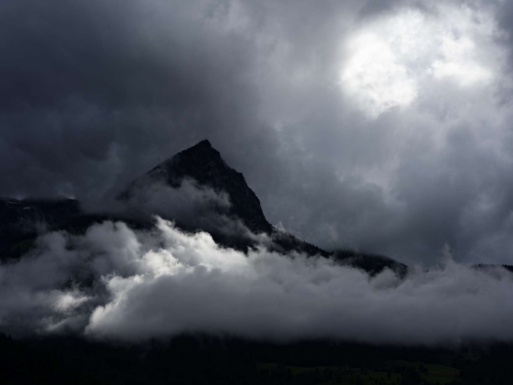 Alpentour - Gewitterstimmung am Giswilerstock