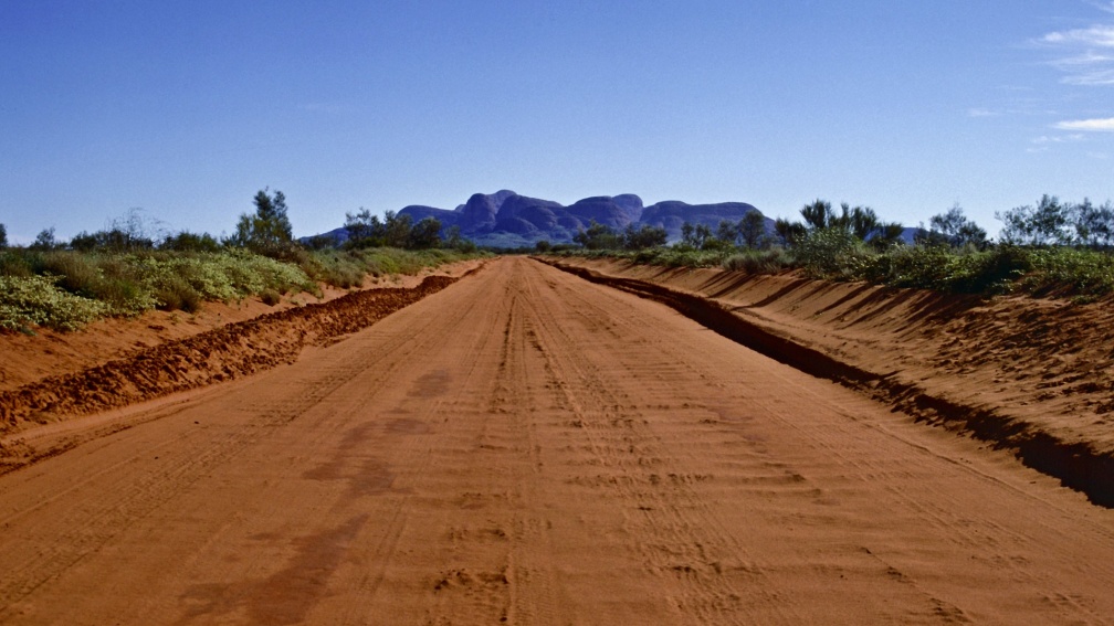 AUS-407_Alice Springs_Kata Tjuta_88-05-23v.jpg