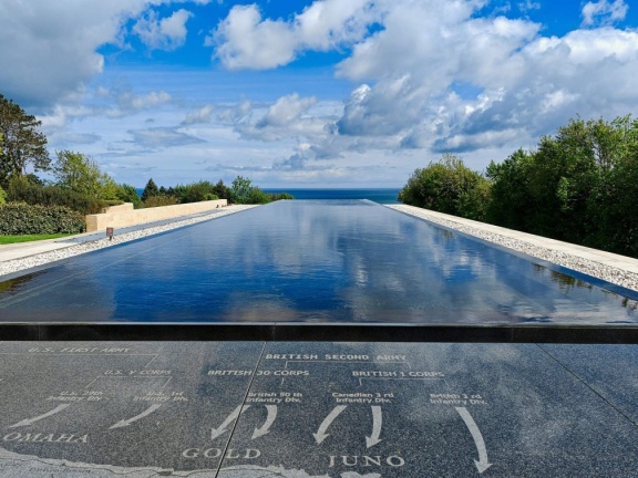 Pool im Cimetière Américain de Normandie