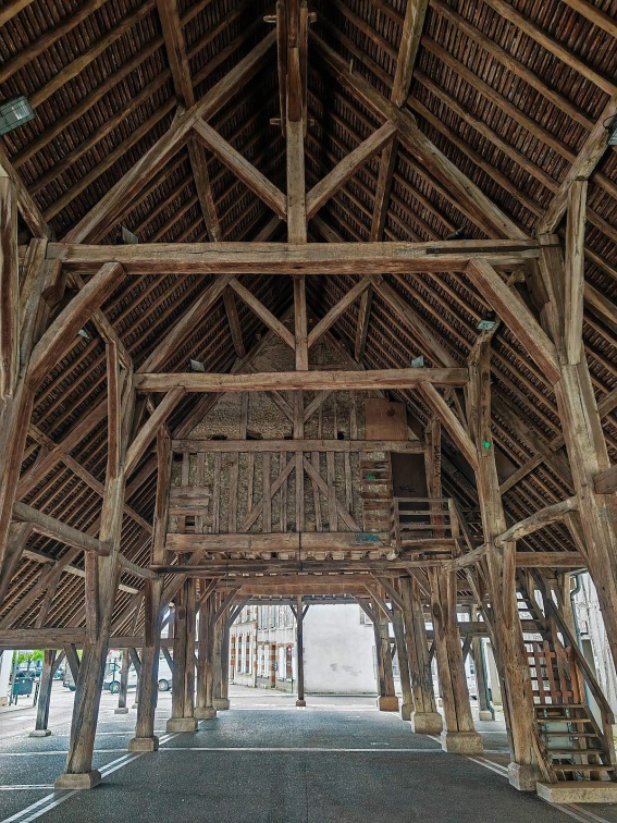 1448_Lorris_240516_JLrbv_Markthalle_Fachwerk_Dachstuhl.jpg