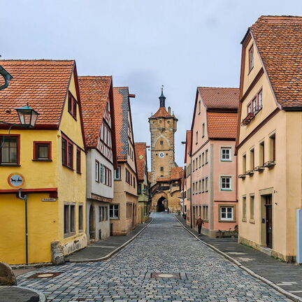Bayerntour:  Rothenburg o.T., die Klingengasse mit dem Klingentor