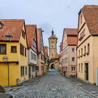 Bayerntour:  Rothenburg o.T., die Klingengasse mit dem Klingentor